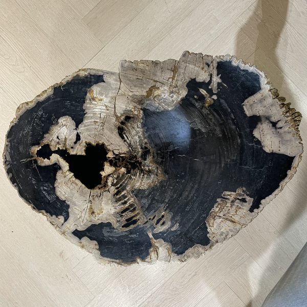 Bijzettafel versteend hout