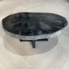 Couchtisch aus versteinertem Holz