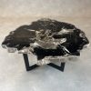 Couchtisch aus versteinertem Holz - Schwarz #483B21 – Bild 3